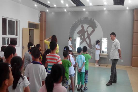 无码破解
眼视光科环境