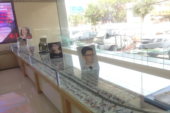 无码破解
眼视光科环境