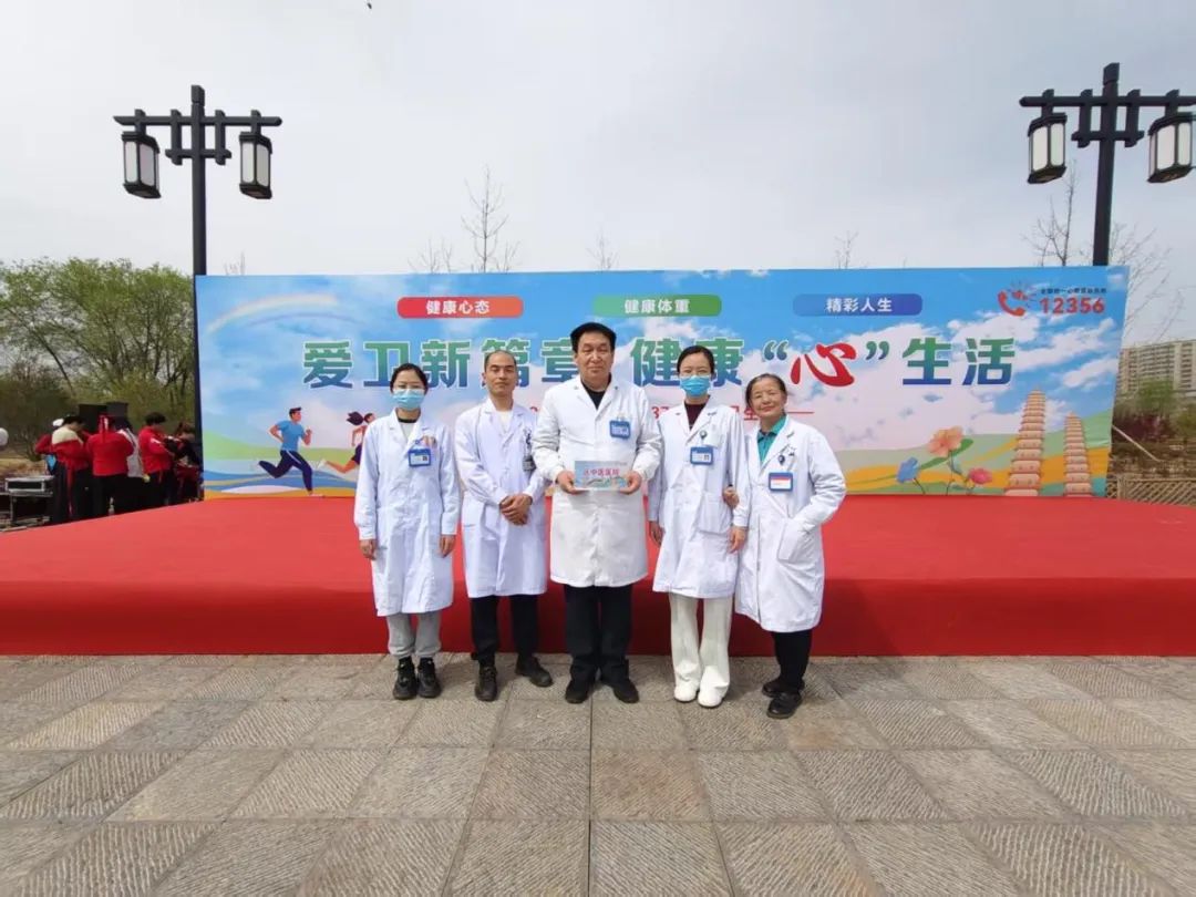 无码破解
开展爱国卫生月义诊活动