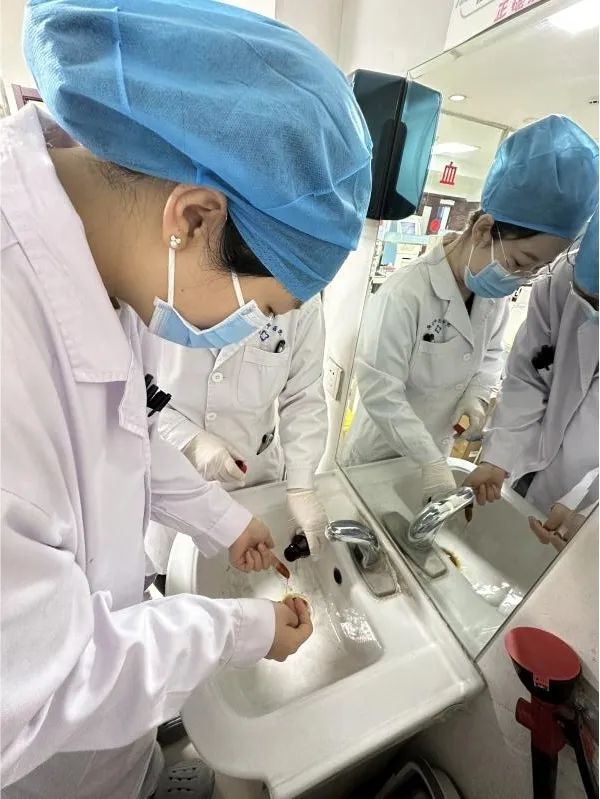 无码破解
开展生物安全事件应急演练