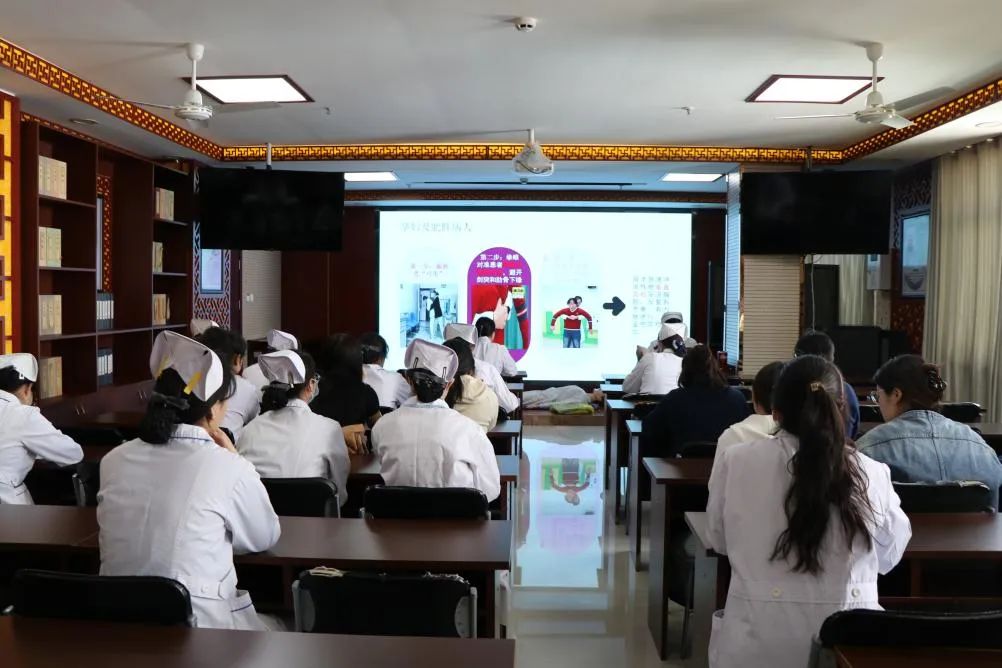 无码破解
开展急救应急能力提升专项培训