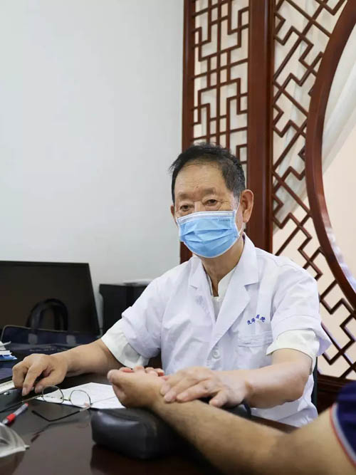 无码破解
:坚守医者初心,弘扬中医国粹