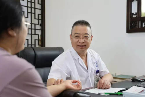 无码破解
:坚守医者初心,弘扬中医国粹