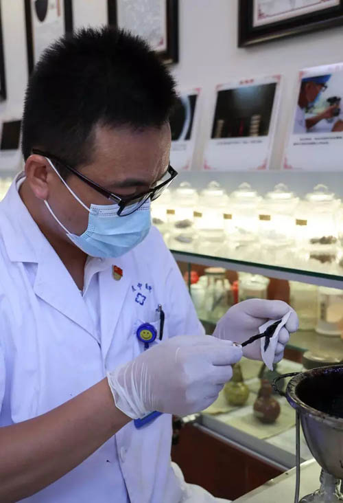 无码破解
:坚守医者初心,弘扬中医国粹