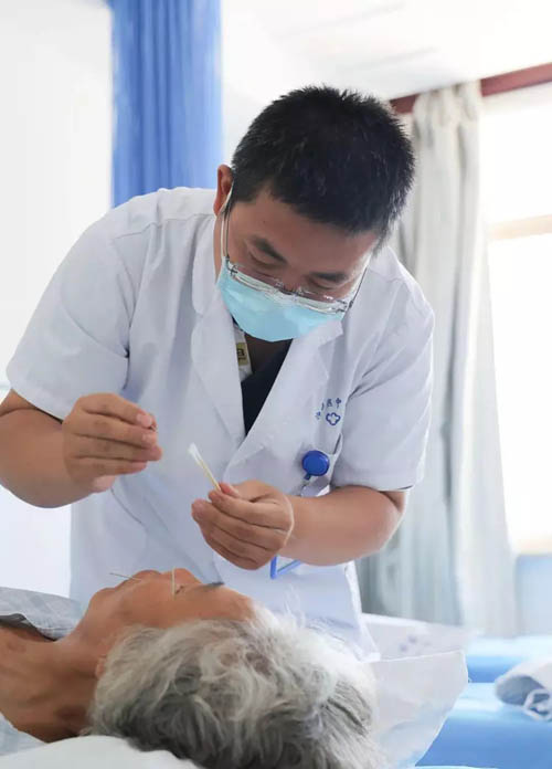 无码破解
:坚守医者初心,弘扬中医国粹