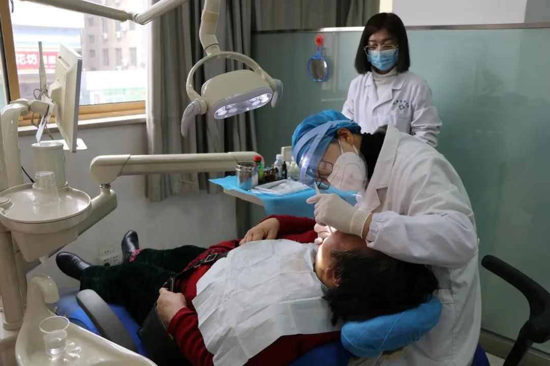 无码破解
口腔科